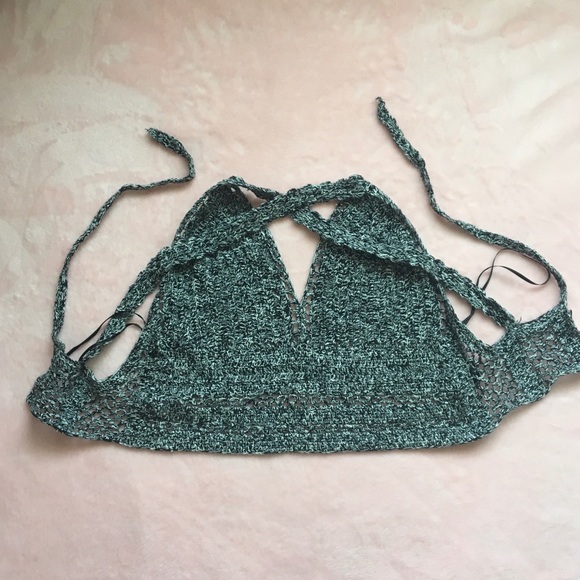 Boho Crochet Top with Criss Cross Straps (L) - Picture 6 of 10